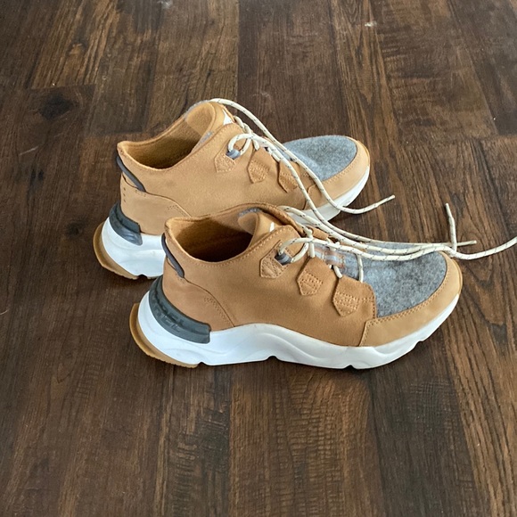 Sorel Shoes - Like new - WOMEN'S KINETIC RNEGD CARIBOU SOREL BOOT  women’s size 7.5